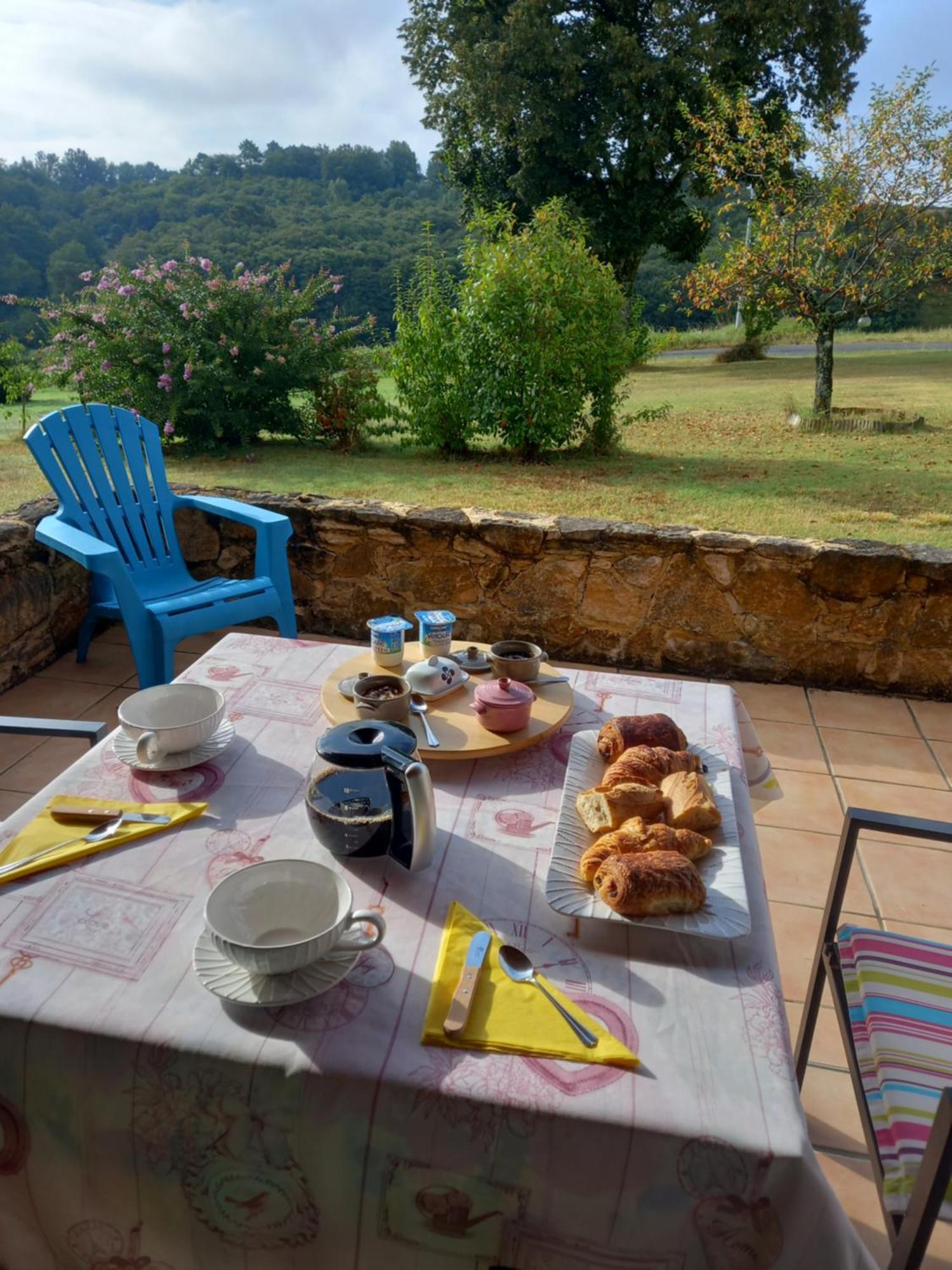 Le Chalet Des Contries Bed and Breakfast Sarlat Esterno foto